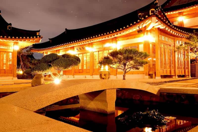 黄南館