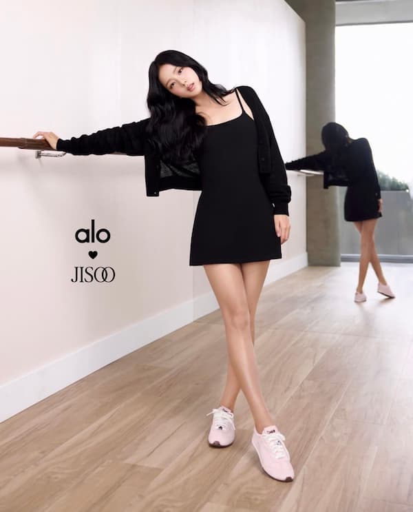 AloYoga×JISOOコラボ