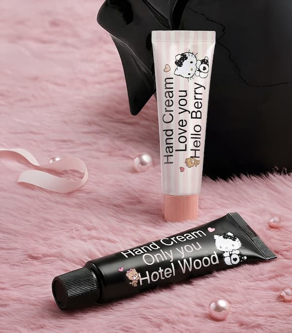 hetras. × HELLO KITTY Perfume Hand Cream