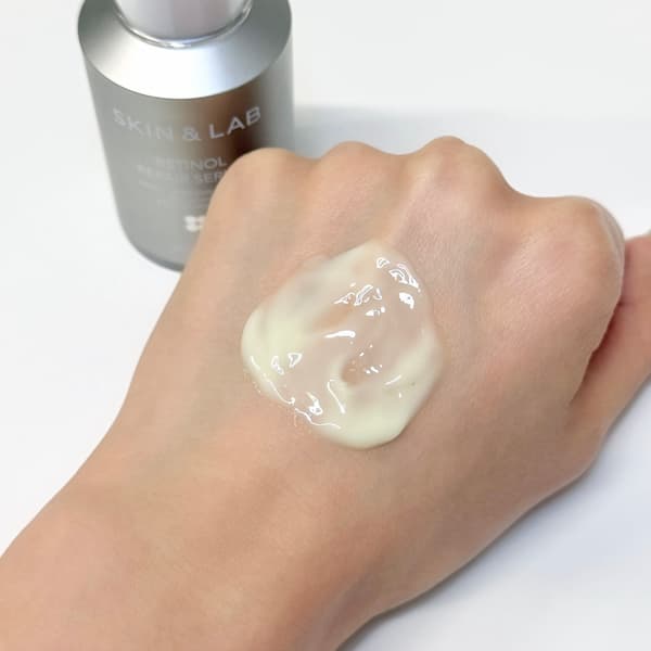 レチノールリペアセラムのテクスチャー