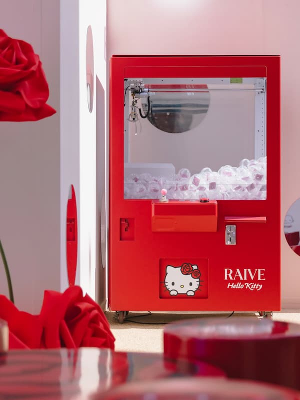 RAIVE × HELLO KITTYガチャ