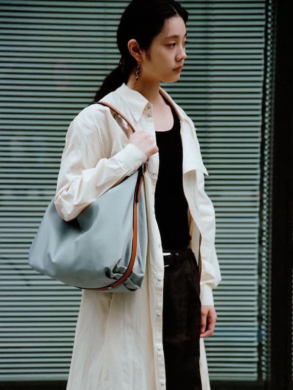 TOUT Y EST