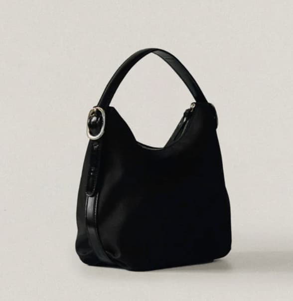 TOUT Y EST SAC CANOT