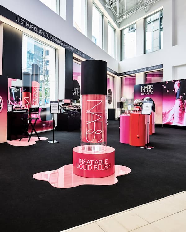 NARS「インサティアブル リキッドブラッシュ」ポップアップ
